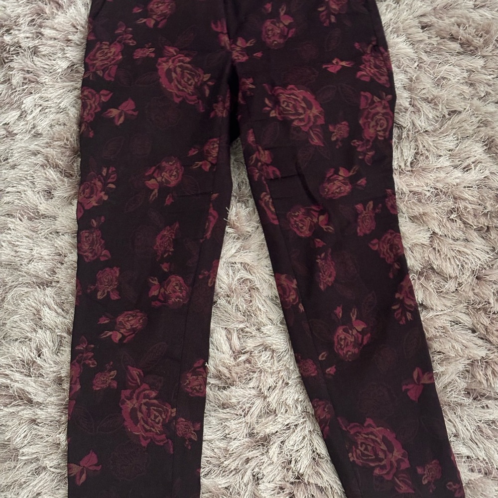 White House Black Market Floral Ankle Pants - Burgundy

Size 4